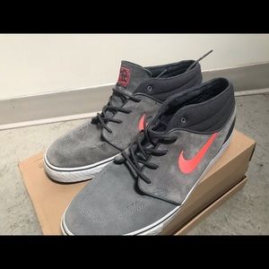 Nike Stephan Janoski Mid-Top Shoes